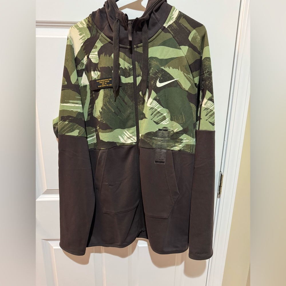 NWT Nike Green and Black Camo Hoodie